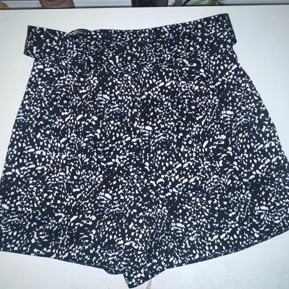 Express Navy Blue, Black, and White Paper bag shorts - Picture 3 of 7